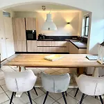 Buiten 53 ヴィラ *